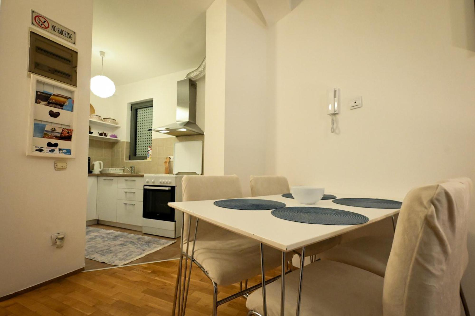L&B Studio Apartment プリシュティナ エクステリア 写真
